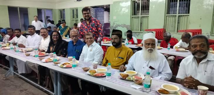 மதநல்லிணக்க இஃப்தார் விருந்து ...., அனைத்து கட்சி தலைவர்கள், வழக்கறிஞர்கள், வியாபாரிகள், சமூக ஆர்வலர்கள், தொழிலதிபர்கள் பங்கேற்பு!!