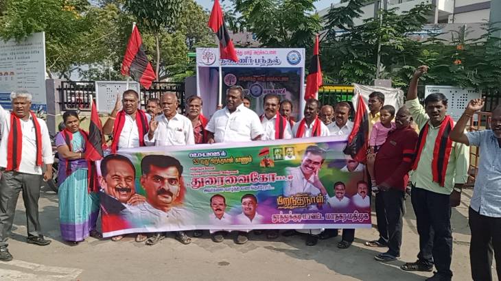 தூத்துக்குடியில் எம்.பி. யும்., மதிமுக முதன்மை செயலாளருமான துரை வைகோவின் 53 வது பிறந்தநாள் - பட்டாசு வெடித்து இனிப்பு வழங்கி கொண்டாட்டம்!!
