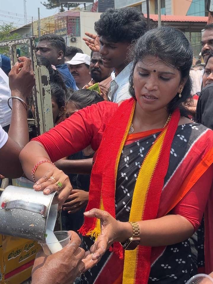 மாற்றான் தோட்டத்து மல்லிகையும் மணக்கும் தவெக மாவட்ட பொறுப்பாளர் அஜிதா ஆக்னலுக்கு குவியும் பாராட்டு!!