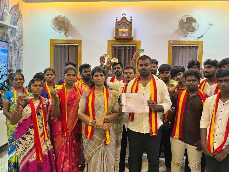 தூத்துக்குடியில் திமுக, அதிமுக, பாஜக, மற்றும் நாம் தமிழர் கட்சியை சேர்ந்த 50க்கும் மேற்பட்டோர் தவெகவில் ஐக்கியம்!! 