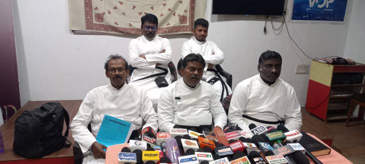நேருக்கு நேர் விவாதிக்க தயார் - தூத்துக்குடி நாசரேத் திருமண்டல முன்னாள் செயலாளர் டி.எஸ்.எப். கிப்சன் அணியினர் கூட்டாக பேட்டி!!