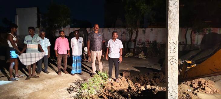 இரவு நேரம் என்று பாராது நாரைக்கிணறு கிராமத்திற்கு விரைந்த எம்.எல்.ஏ. சண்முகையா!!