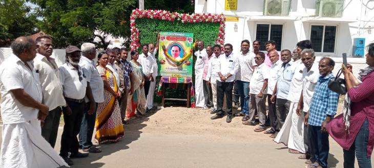 முன்னாள் பிரதமர் ராஜீவ் காந்தி 34 வது நினைவு தினம் - காங்கிரஸ் கட்சி மாநில பொதுக்குழு உறுப்பினர் பெருமாள்சாமி ஏற்பாட்டில் காங்கிரஸ் கமிட்டி ஒர்க்கர்ஸ் மாவட்ட தலைவர் ஜெயக்கொடி தலைமையில் மரியாதை!!
