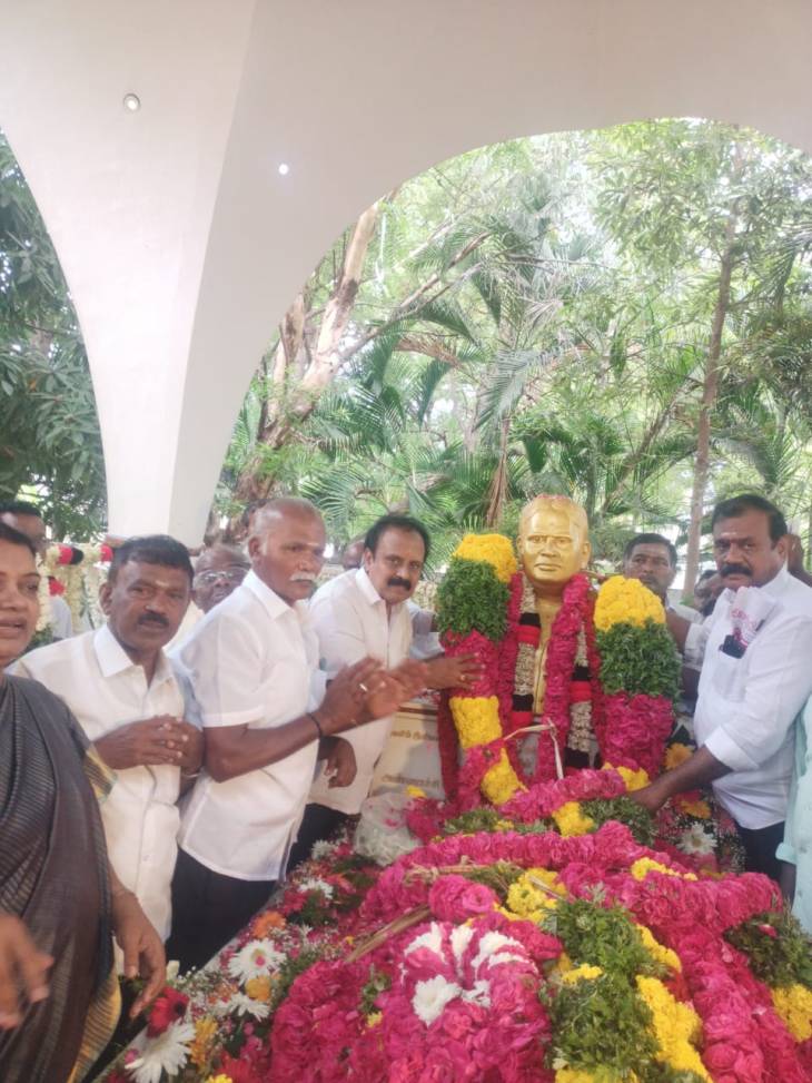 தூத்துக்குடியில் என். பெரியசாமியின் நினைவு தினத்தையொட்டி போல் பேட்டை நினைவிடத்தில் வடக்கு மாவட்ட மதிமுக சார்பில் மரியாதை!!