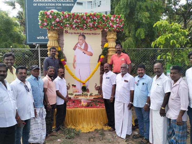 தூத்துக்குடி மாநகர 48 வது வார்டு திமுக சார்பில் முன்னாள் திமுக மாவட்ட கழக செயலாளர் என். பெரியசாமியின் நினைவு தினத்தையொட்டி திருவுருவப் படத்திற்கு மாலை அணிவித்து மரியாதை செலுத்தப்பட்டது!!