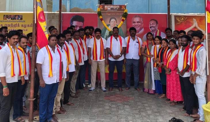 தூத்துக்குடியில் மக்கள் சேவகர் " அஞ்சலை அம்மாள் ' படத்திற்கு தவெக மத்திய மாவட்ட செயலாளர் சாமுவேல்ராஜ் தலைமையில் மரியாதை!!