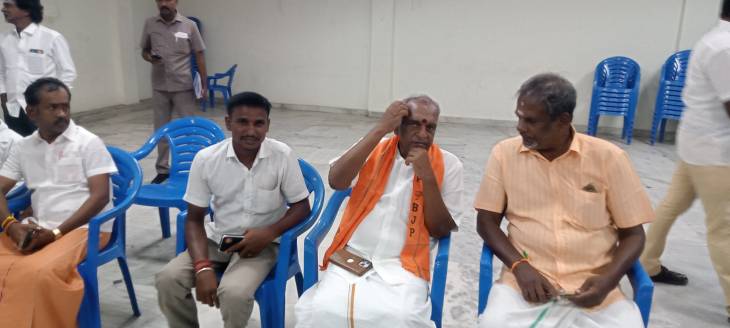தூத்துக்குடியில் பாஜக மேற்கு மண்டல செயலாளர் சிவபெருமாள் முன்னாள் மத்திய இணை அமைச்சர் பொன் ராதாகிருஷ்ணனுடன் சந்திப்பு!!