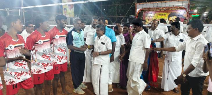 திருநெல்வேலி மத்திய மாவட்ட மானூர் கிழக்கு ஒன்றிய திமுக சார்பில் டாக்டர். கலைஞரின் 102 வது பிறந்தநாளை முன்னிட்டு மாபெரும் கைப்பந்து போட்டியினை சண்முகையா எம்.எல்.ஏ., தொடங்கி வைத்தார்!!