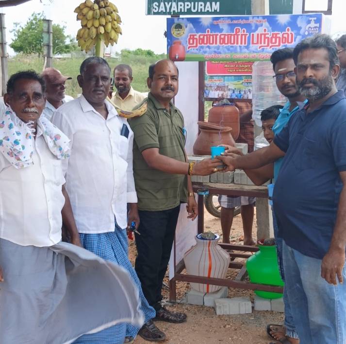 தூத்துக்குடி புதுக்கோட்டை பைப்பாஸ் புறவழிச்சாலை பேருந்து நிறுத்தம் அருகில் மரம் வரம் அறக்கட்டளை (&) சத்யா மஹால் நிர்வாகிகள் இணைந்து பொதுமக்களின் தாகம் தீர்க்க தண்ணீர் பந்தல் திறப்பு!!