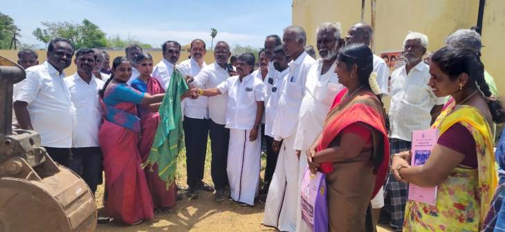 தூத்துக்குடி ஊராட்சி முடிவைத்தானேந்தல் கிராமத்திற்கு 25 லட்சம் மதிப்பீட்டில் புதிய பைப் லைன் அமைக்கும் பணியினை சண்முகையா எம்எல்ஏ துவக்கி வைத்தார்!!