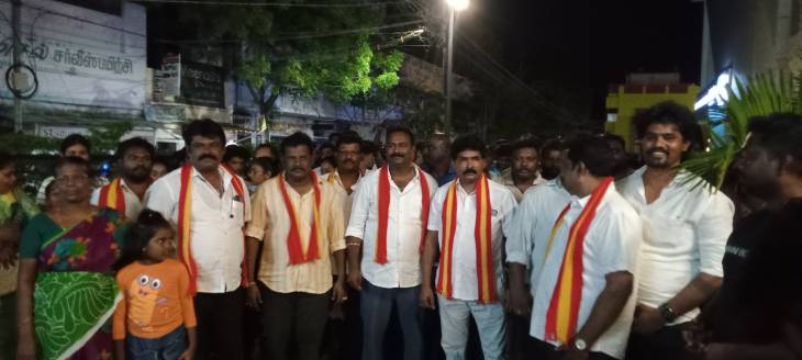 தவெக தலைவர் விஜய்யின் பிறந்த நாளை முன்னிட்டு தூத்துக்குடி பாலகிருஷ்ணா திரையரங்கில் மத்திய மாவட்ட செயலாளர் எஸ்.டி.ஆர். சாமுவேல்ராஜ் ஏற்பாட்டில் மெர்சல் திரைப்படம் மறு ஒளிபரப்பு செய்யப்பட்டது!!
