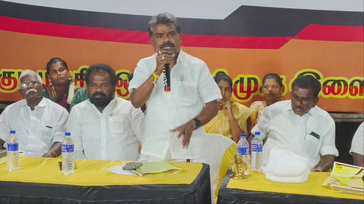 ஒட்டப்பிடாரம் சட்டமன்ற தொகுதிக்குட்பட்ட தூத்துக்குடி மத்திய ஒன்றியம் திமுக இளைஞரணி சார்பில் கூட்டுடன்காடு அய்யனார்குளம் பகுதியில் நடைபெற்ற திராவிட மாடல் ஆட்சியின் சாதனை விளக்க பொதுக்கூட்டத்தில் சண்முகையா எம்எல்ஏ பங்கேற்பு!!