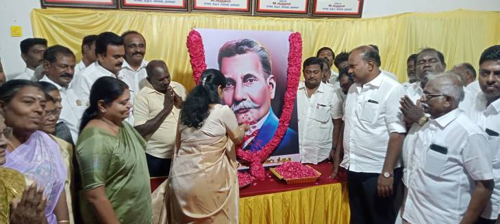 இரட்டைமலை சீனிவாசனாரின் 166 வது பிறந்தநாளையொட்டி தூத்துக்குடியில் எம்பி, அமைச்சர், மற்றும் மேயர் மரியாதை!!