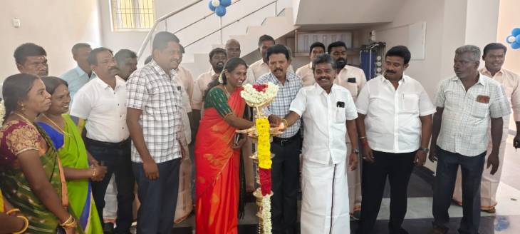 ஒட்டப்பிடாரம் புதிய தாலுகா அலுவகத்தை முதல்வர் ஸ்டாலின் காணொளி காட்சியின் வாயிலாக திறந்து வைத்ததையடுத்து வட்டாட்சியர் அலுவலகத்தில் நடைபெற்ற விழாவில் சண்முகையா எம்எல்ஏ பங்கேற்பு!!