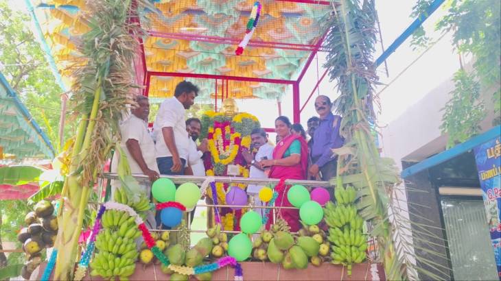 முன்னாள் முதல்வரும், கர்ம வீரருமான காமராஜரின் பிறந்தநாளை முன்னிட்டு அன்னாரது திருவுருவச் சிலைக்கு ஒட்டப்பிடாரம் சட்டமன்ற உறுப்பினர் சண்முகையா மாலை அணிவித்து மரியாதை!!