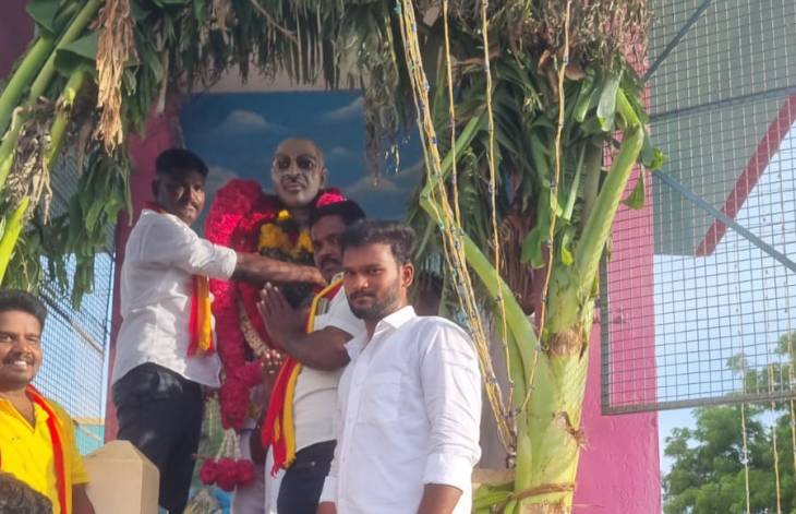 பெருந்தலைவர் காமராசர் பிறந்த நாளையொட்டி தூத்துக்குடி வடக்கு மாவட்ட துணைச் செயலாளர் எஸ். எபனேசர் தலைமையில் அவரது சிலைக்கு மாலை அணிவித்து இனிப்பு வழங்கி கொண்டாட்டம்!!