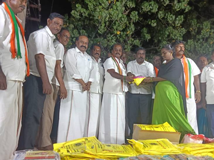காா்ப்பரேட் கம்பெணிகளை ஊக்குவித்து மக்களை ஏமாற்றி வருகிறாா் பிரதமா் மோடி - தூத்துக்குடி மாநகர் மாவட்ட காங்கிரஸ் தலைவர் முரளிதரன் குற்றச்சாட்டு!!
      
