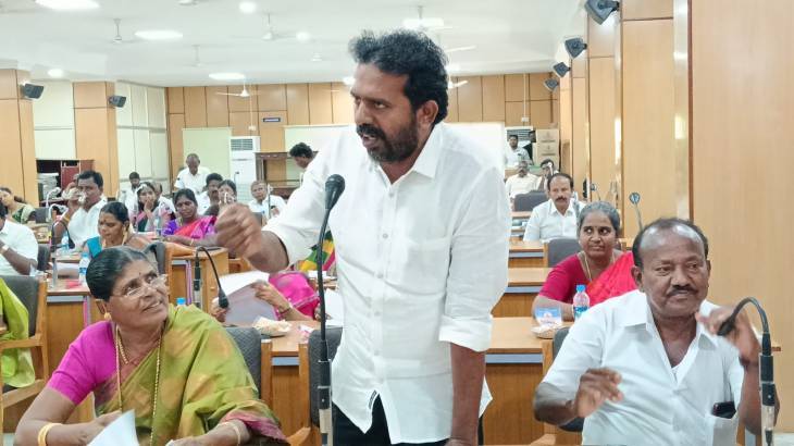 தூத்துக்குடி கால்டுவெல் காலனியில் புதிதாக கட்டப்பட்ட நகர்ப்புற நல்வாழ்வு மைய கட்டிடத்தின் உறுதி தன்மையை மாநகராட்சி நிர்வாகம் ஆய்வு செய்ய அதிமுக கவுன்சிலர் மந்திரமூர்த்தி வலியுறுத்தல்!!