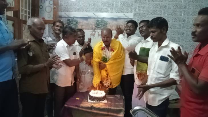 திமுக பகுதி செயலாளர் ராமகிருஷ்ணன் பிறந்தநாளை முன்னிட்டு 45 வது வார்டு திமுக மற்றும் பிரையன்ட் நகர் பகுதி திமுக சார்பில் கேக் வெட்டி கொண்டாட்டம்!!