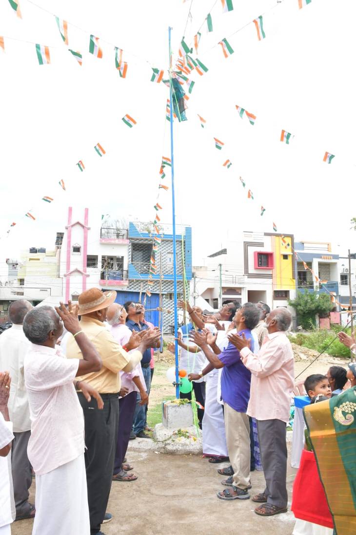 தூத்துக்குடி 3 வது வார்டு ஹவுசிங் போர்டு காலனியில் வீட்டு வசதி வாரிய வீட்டுமனை உரிமையாளர் நலச்ங்கம் சார்பில் 79 வது சுதந்திர தின கொண்டாட்டம்!!
