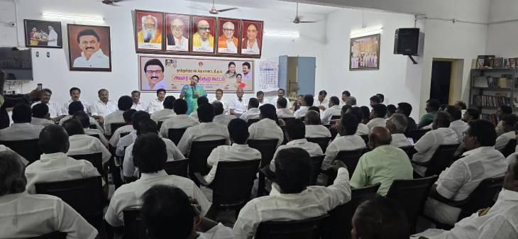 திமுக கூட்டணி பலம், தமிழ்நாட்டு மக்கள் ஆதரவு இதனை பொறுத்துக்கொள்ள முடியாமல் எடப்பாடி பழனிச்சாமி உலறி கொண்டு திாிகிறாா் - தூத்துக்குடியில் அமைச்சர் கீதாஜீவன் கடும் தாக்கு!!