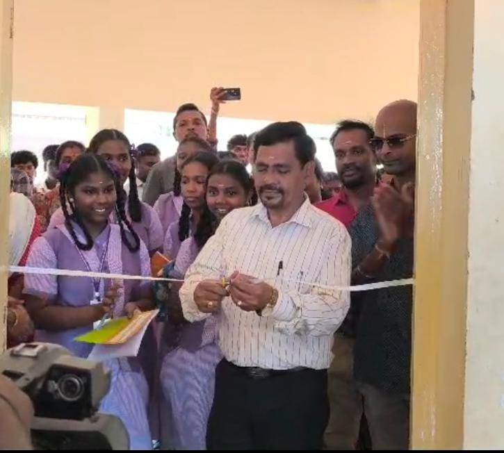 தூத்துக்குடி காமராஜ் (தன்னாட்சி) கல்லூரியில் பள்ளி மாணவர்களுக்கான  கண்காட்சி!!

