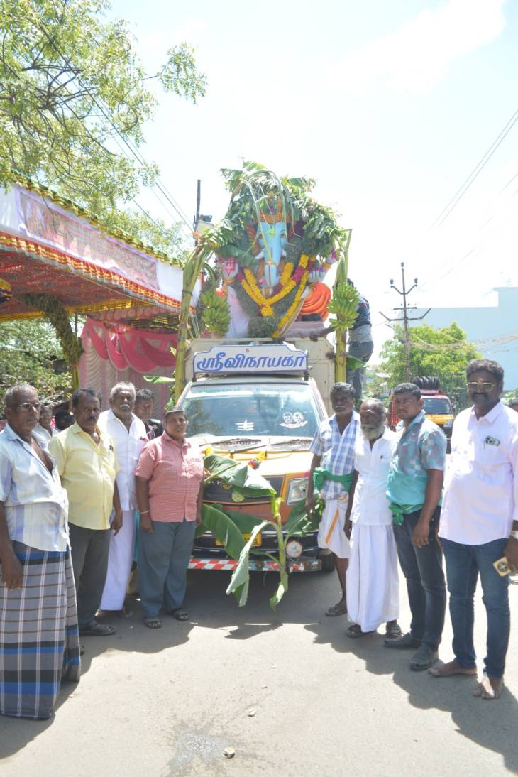 தூத்துக்குடி மாநகர பழைய இரும்பு வியாபாாிகள் சங்கம் சாா்பில் விநாயகா் சிலை விஜா்ஜனம் செய்யப்பட்டது!!