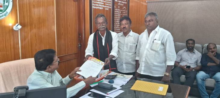 தூத்துக்குடி மாவட்ட ஆட்சியர் அலுவலகத்தில் சமையல் எரிவாயு நுகர்வோர் குறைதீர்க்கும் கூட்டம் - மதிமுக முன்னாள் பஞ்சாயத்து தலைவர் எஸ்.என். ராஜேந்திரன் தலைமையில் மனு!!
