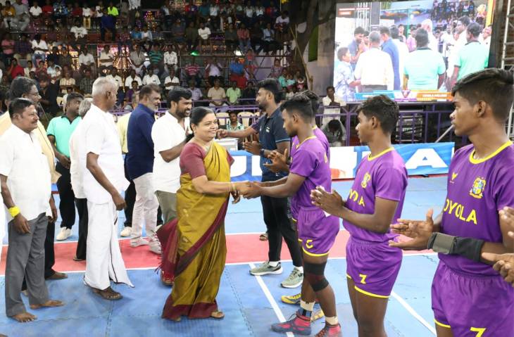 தூத்துக்குடியில் நடைபெற்ற மின்னொளி கபடி போட்டிைய அமைச்சர் கீதாஜீவன் துவக்கி வைத்தாா்!! 