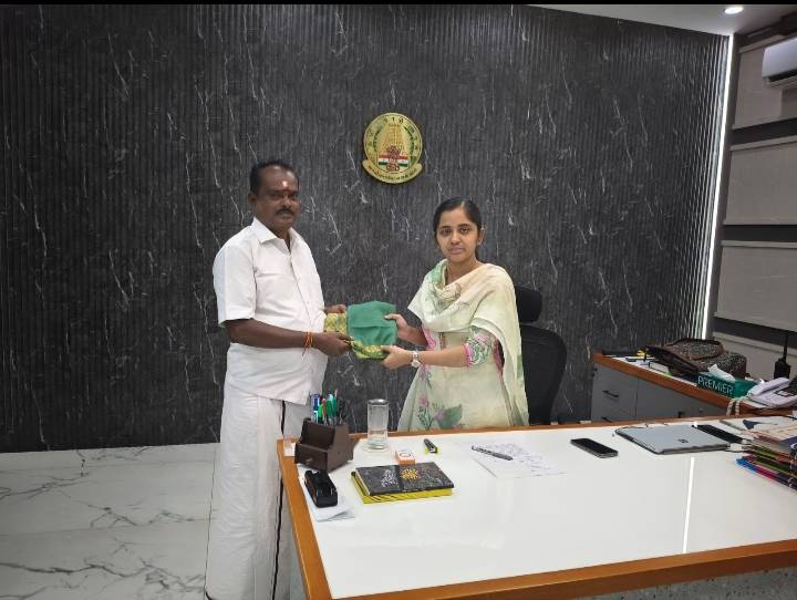 ஆணையர் பிரியங்கா ஐஏஎஸ் க்கு பொன்னாடை வழங்கி மாநகர திமுக துணைச் செயலாளர் கீதா முருகேசன் வாழ்த்து!!
