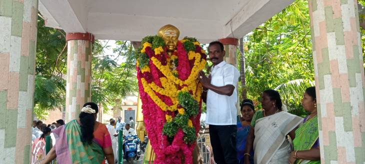வ.உ.சி. சிலைக்கு மாலை அணிவித்து மரியாதை செலுத்திய கவுன்சிலர் சரவணகுமார்!!