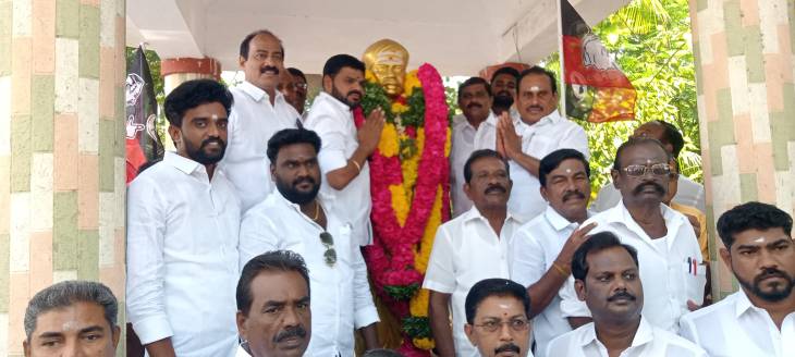 தூத்துக்குடி தெற்கு மாவட்ட அதிமுக சார்பில் வ.உ.சி. சிலைக்கு மரியாதை!!