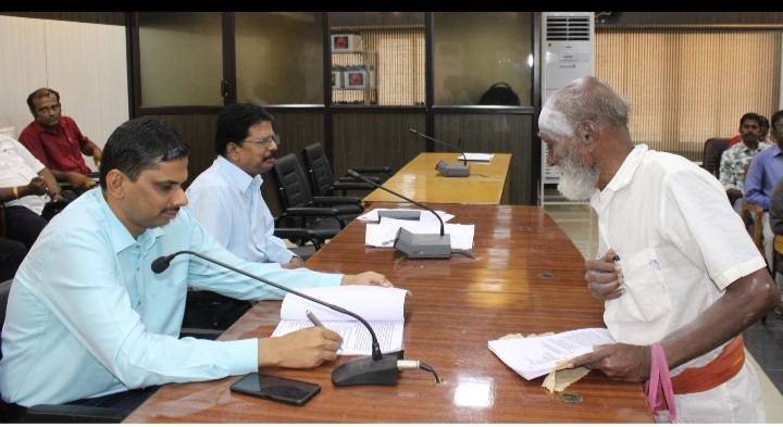 தூத்துக்குடி ஆட்சியர் அலுவலகத்தில் மக்கள் குறைகளையும் நாள் கூட்டம் நடைபெற்றது!!