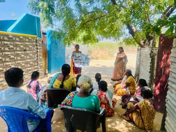 தூத்துக்குடி தூய மரியன்னை கல்லூரி மாணவியர்கள் பழையகாயல் மக்களின் குறைகளுக்கு விழிப்புணர்வு ஏற்படுத்தினர்!! ‌