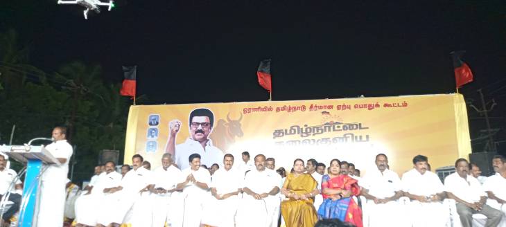 ஓரணியில் தமிழ்நாடு திமுக பொதுக்கூட்டம் – அமைச்சர் கீதா ஜீவன் மேடையேறி மக்கள் மனம் கவர்ந்த நிகழ்வு!!
