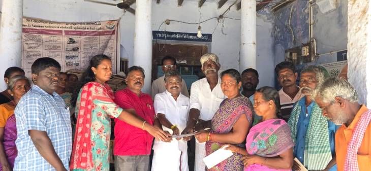 ஒட்டப்பிடாரம் தொகுதியில் 44 பயனாளிகளுக்கு 36 லட்சம் கடன் உதவி வழங்கினார் எம்.சி.சண்முகையா எம்எல்ஏ!!
