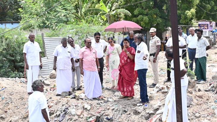 அத்திமரப்பட்டி – முள்ளக்காடு பகுதியில் மழைக்கு முன் வடிகால் சீரமைப்பு பணிகள் விரைவில் தொடங்க உத்தரவு : அமைச்சர் கீதாஜீவன் ஆய்வு!!
