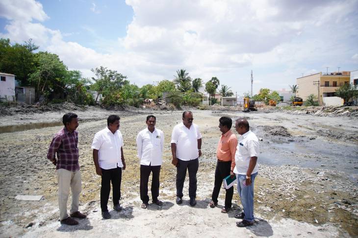 மழை முன்னெச்சரிக்கை நடவடிக்கைகள் – கோக்கூர் குள தூர்வாரி பணிகளை நேரில் பார்வையிட்ட தூத்துக்குடி மேயர் ஜெகன் பெரியசாமி!!