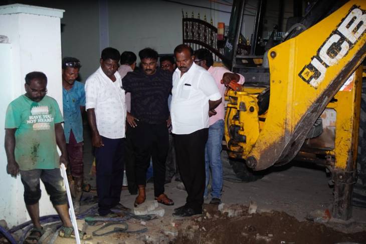பேபி ஹோம் நீர்த் தொட்டி குழாய் சீரமைப்பு பணிகளை மேயர் ஜெகன் பெரியசாமி ஆய்வு!!