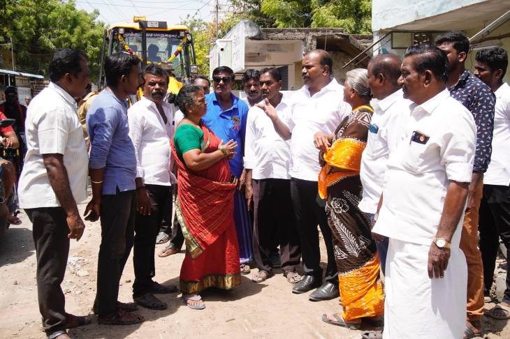 தூத்துக்குடி சண்முகபுரம் பிரதான சாலையில் மேயர் ஜெகன் ஆய்வு!!