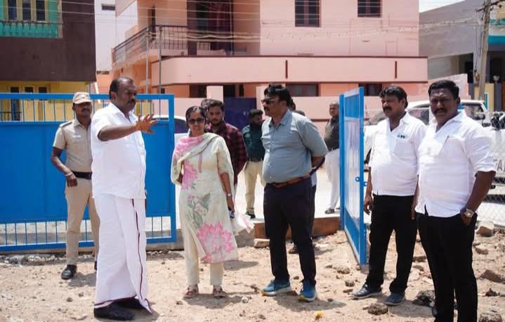 தூத்துக்குடி எஸ்.கே.எஸ்.ஆர் காலனியில் புதிய விளையாட்டுத் திடலுடன் கூடிய பூங்கா பணிகளை மேயர் ஜெகன் பெரியசாமி பார்வையிட்டு ஆய்வு செய்தார்!!