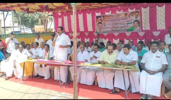 தேர்தல் ஆணையத்தை கண்டித்து தூத்துக்குடியில் காங்கிரஸ் கட்சியினரின் மாபெரும் கையெழுத்து இயக்கம்!