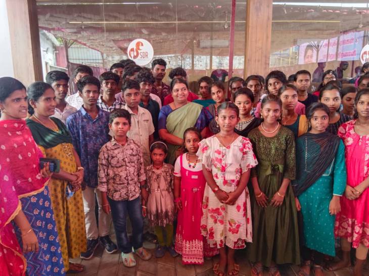 மாற்றுத்திறனாளிகள், ஆதரவற்ற குழந்தைகளுடன் உணவு, புத்தாடை, பட்டாசு கொண்டாடிய கீதாஜீவன் – தூத்துக்குடியில் மகிழ்ச்சியுடன் தீபாவளி விழா!!
