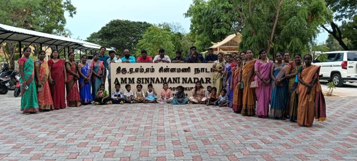 20 ஆண்டுகள் கழித்து மீண்டும் ஒரே பெஞ்சில் – பழைய நண்பர்கள் சேர்ந்து கொண்ட நெகிழ்ச்சி விழா!