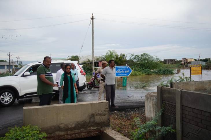 “மழைநீர் தேங்காது நகரம் — மேயர் ஜெகன் பொியசாமி இருசக்கரத்தில் நகரை வலம் வந்த ஆய்வு!” 