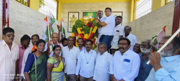 பசும்பொன் தேவர் ஜெயந்தியில் காங்கிரஸ் கட்சியின் மாநில பொதுக்குழு உறுப்பினர் பெருமாள்சாமி தலைமையில் மரியாதை!!