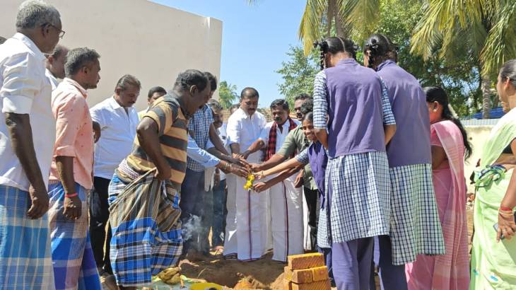 விளாத்திகுளம் வேம்பார் அரசு மேல்நிலைப்பள்ளியில் ரூ.71 லட்சம் மதிப்பில் புதிய வகுப்பறை கட்டிடப் பணிகள் துவக்கம் – எம்எல்ஏ ஜி.வி. மார்கண்டேயன் அடிக்கல் நாட்டினார்!!