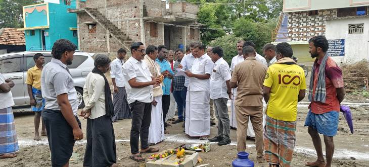புதூர் ஊராட்சி ஒன்றியத்தில் பல கிராமங்களில் பேவர் பிளாக் சாலை அமைக்கும் பணிகளை G.V.மார்கண்டேயன் துவக்கி வைத்தார்!!
