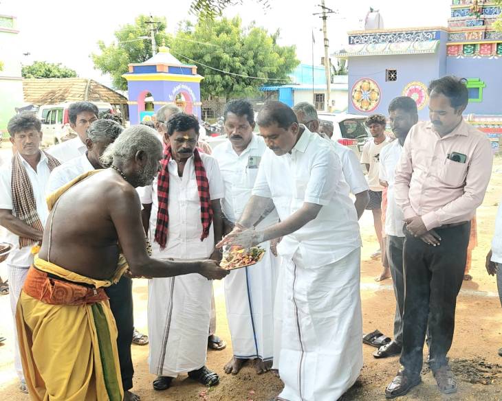 விளாத்திகுளத்தில் புதிய குடிநீர் திட்டமும் அங்கன்வாடி மையமும் – G.V. மார்கண்டேயன் எம்எல்ஏ அடிக்கல் நாட்டி தொடங்கி வைத்தார்!!
