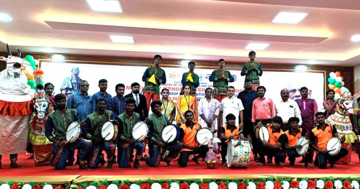 சகா கலைக்குழுவின் பாரம்பரிய கலைபுயல்… மத்திய அரசின் ‘Let Us Walk for Unity – Rise for Nation’ நிகழ்ச்சியில் ஒளிர்ந்த திருநெல்வேலியின் கலைப்பெருமை!!